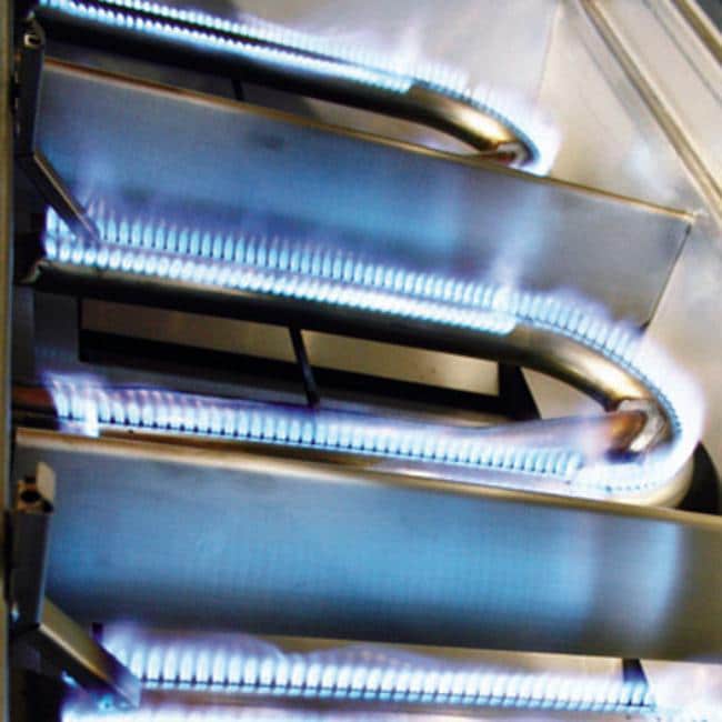 Stono Outdoor Living Close-up of blue gas flames burning along stainless steel burners in the Twin Eagles 42-Inch 3-Burner Built-In Propane Gas Grill (TEBQ42G-CL), forming a zigzag pattern that highlights the brand’s innovative Five-Part Grilling System.